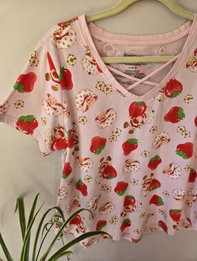 🍓Strawberry Shortcake Criss-Cross V-Neck Graphic Tee - Size Large🍓SWEETEST TOP